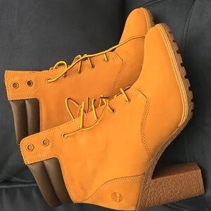 Timberland Women's Nubuck Heeled Boots